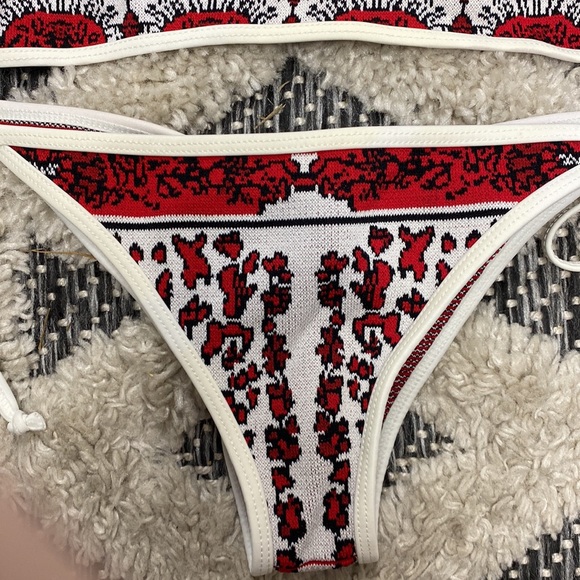 Beach riot halter top and scrunch bottoms - Picture 2 of 8